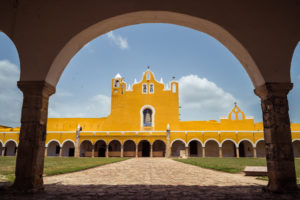 bâtiment-jaune-izamal-15-jours-au-yucatan