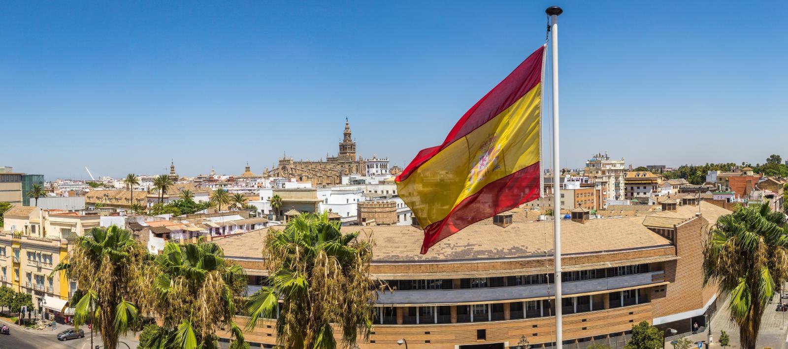 Visiter l'andalousie : Séville et le drapeau espagnol