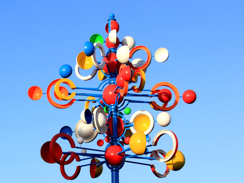 Sculpture aux milles couleurs de César Manrique, grand artiste de Lanzarote