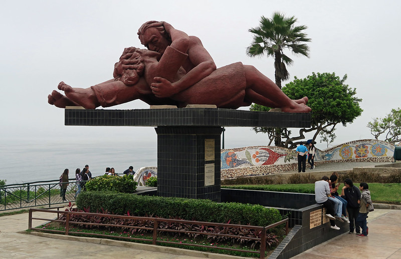 Parque del amor, Statue "El beso" Lima